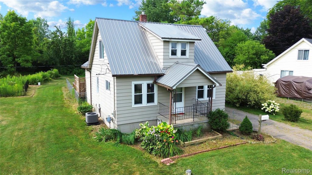 6355 W Court Street, Flint charter township