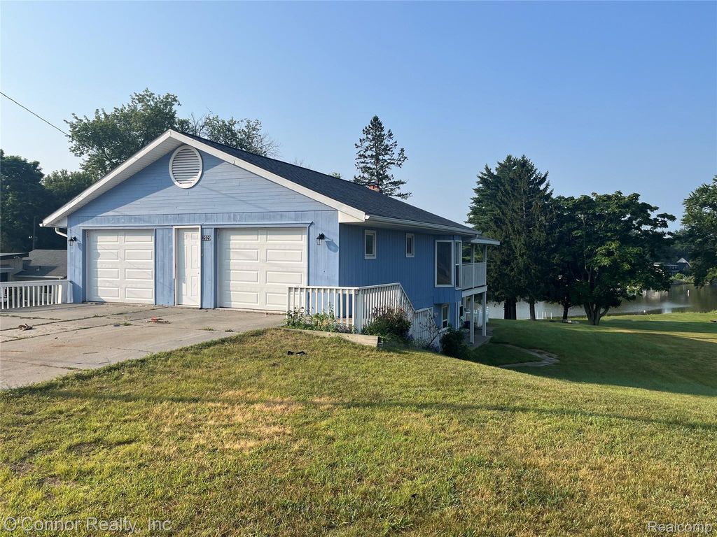2929 N River Road, Fort Gratiot charter township