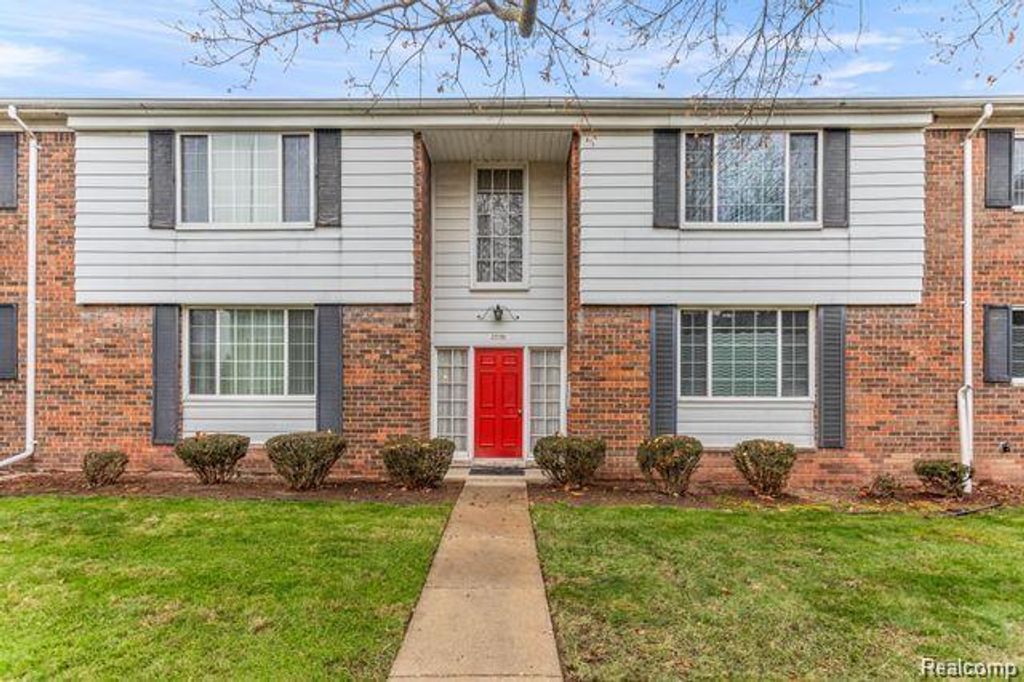 25316 Shiawassee Circle 104, Southfield