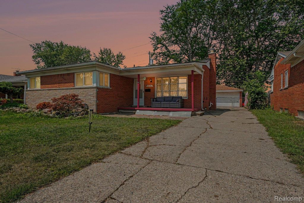 26751 Newport Avenue, Warren