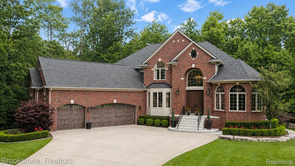 55630 Buckthorn Drive, Utica