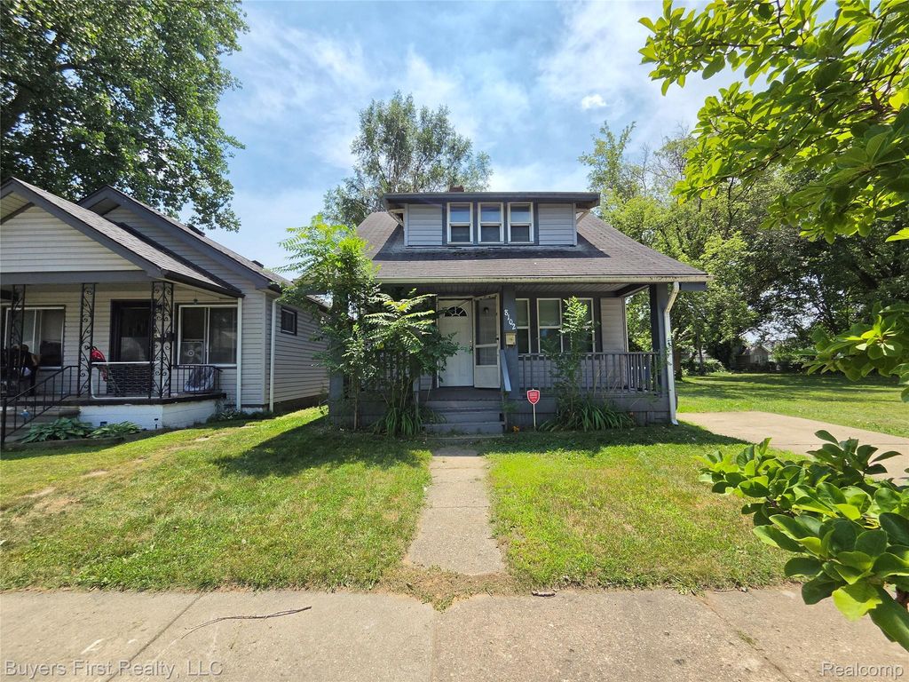8102 Orchard Avenue, Warren city