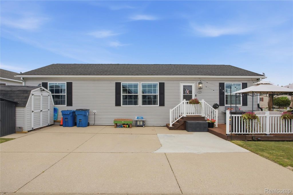 16206 Lancaster Way, Holly township