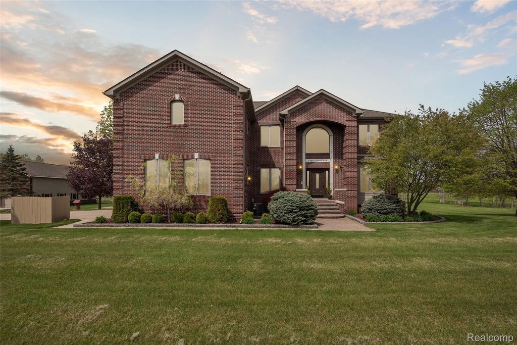 5460 Cochrane Road, Almont township