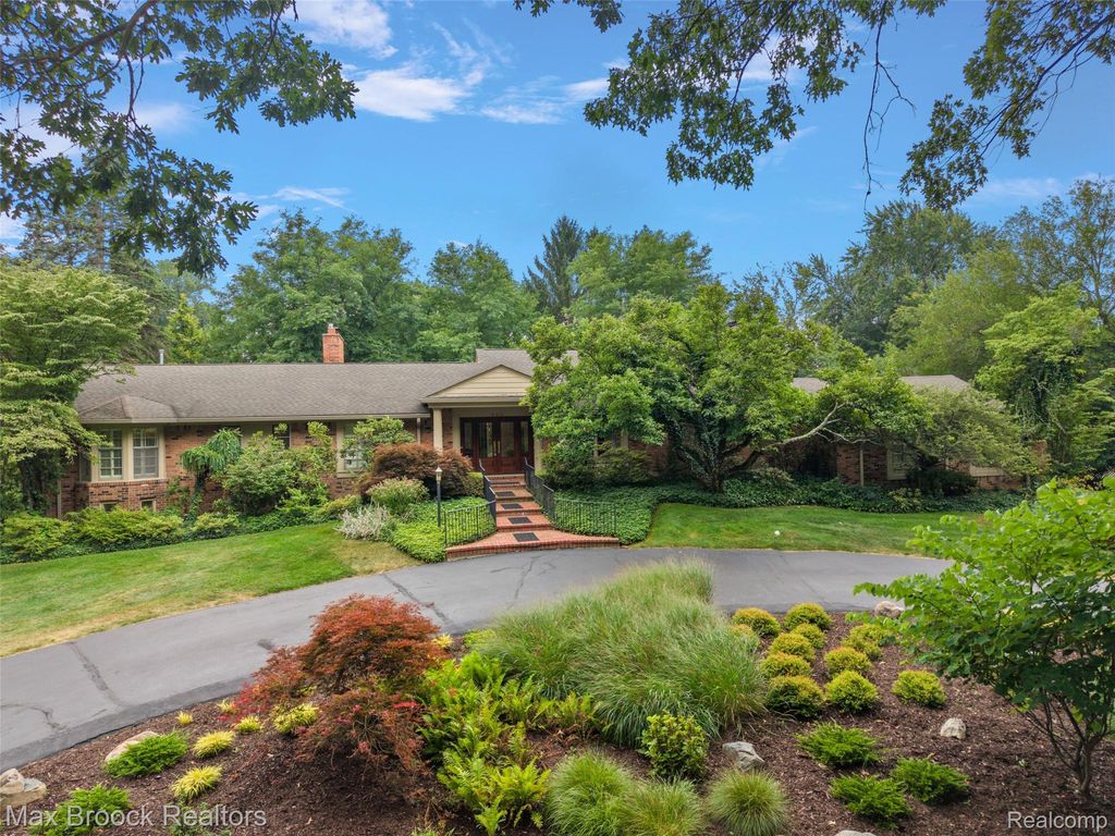 645 Lone Pine Road, Bloomfield Hills city