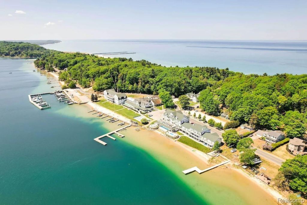 8520 Portage Point Drive, Onekama