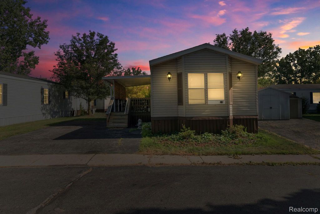 351 North Squirrel Road 141, Auburn Hills city