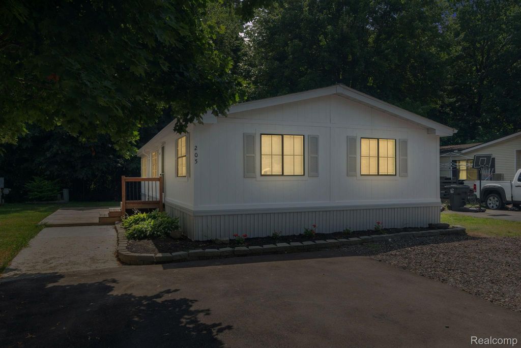 351 North Squirrel Rd #205, Auburn Hills city
