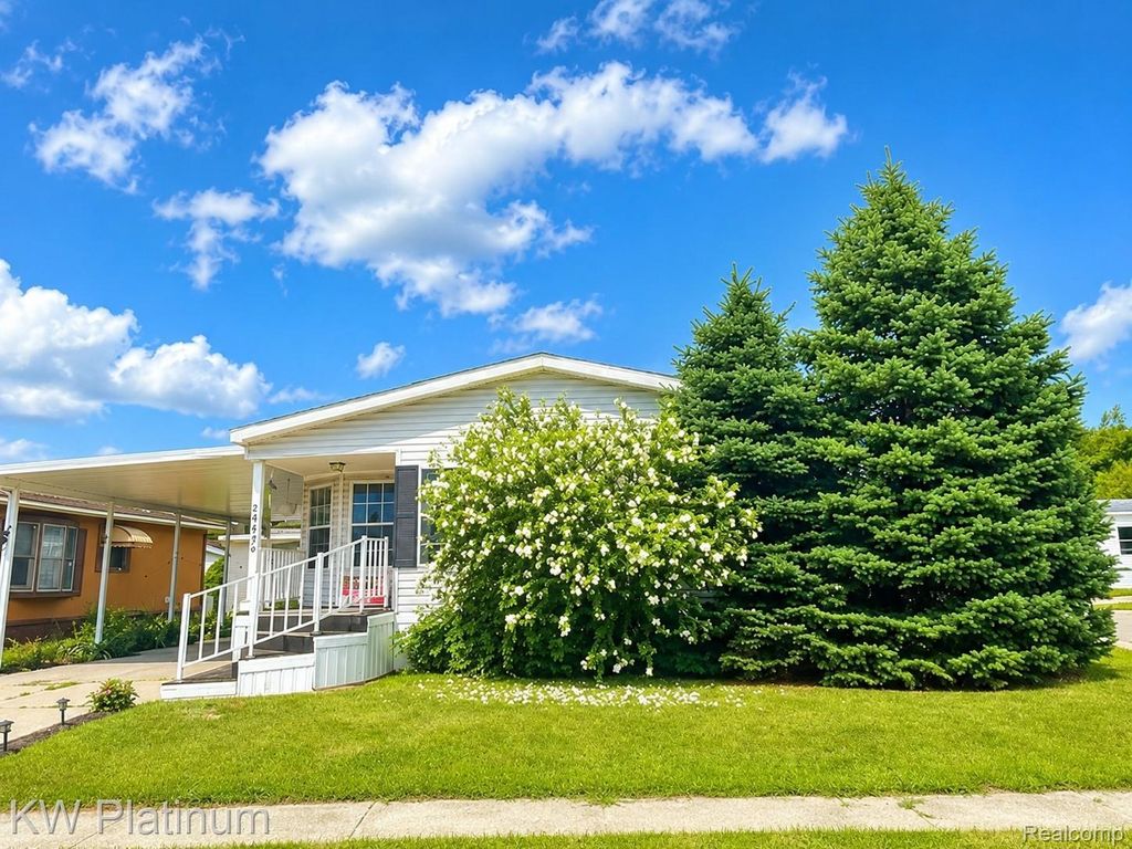 49454 Wisteria Court, Shelby charter township