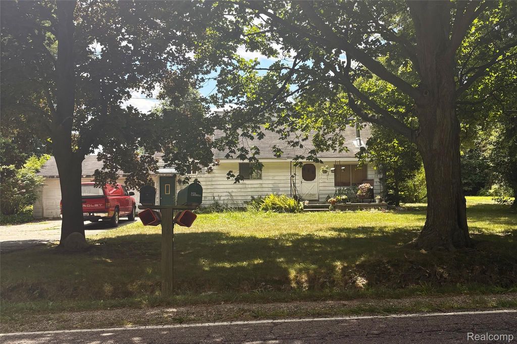 6220 E Carpenter Road, Genesee charter township
