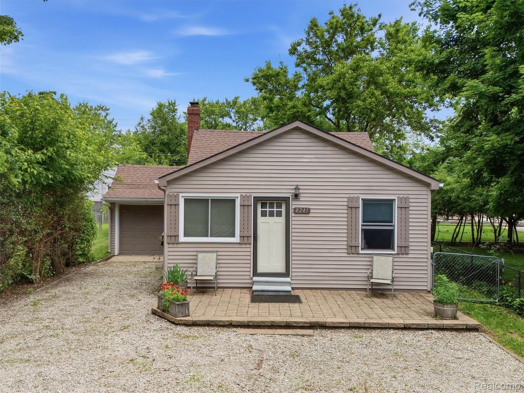 8241 Janis Street, Utica city