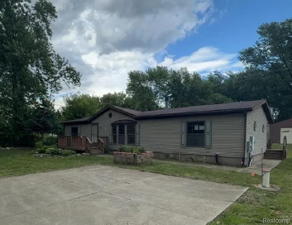 10537 Byron Road, Burns township