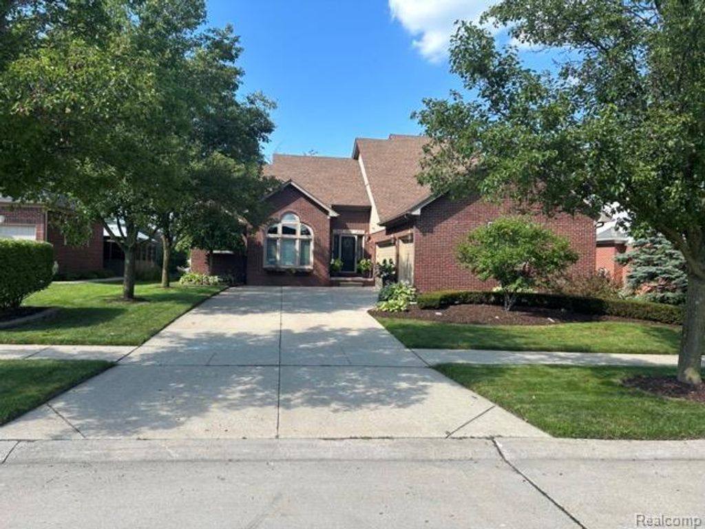 18987 Pine Lane, Macomb