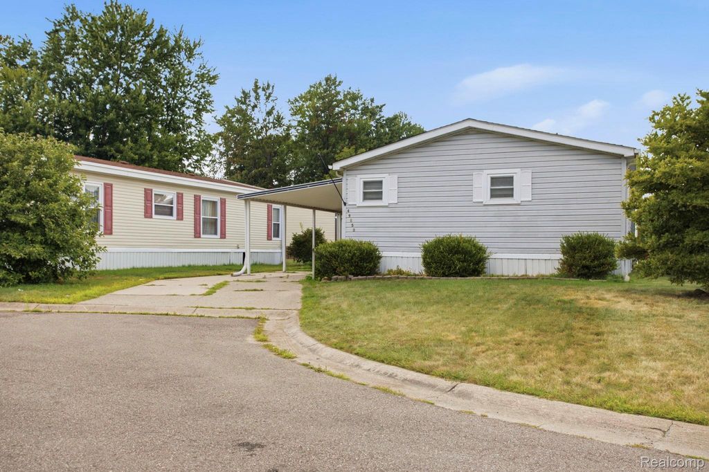 49153 Cranberry Court, Shelby charter township