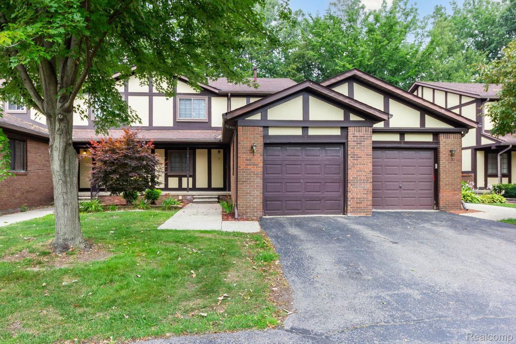 7 Parkplace W 7, Allen Park