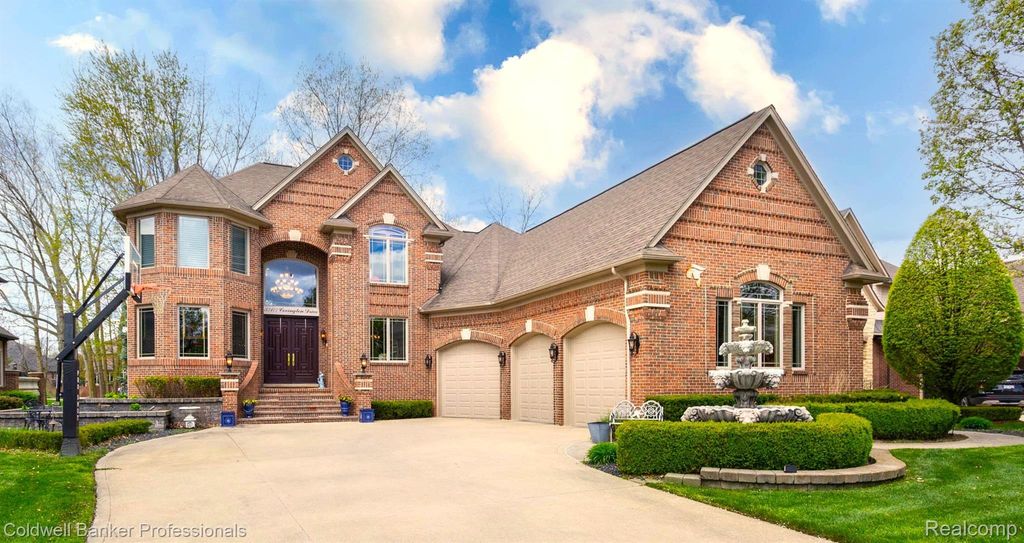 57177 Covington Drive, Washington township