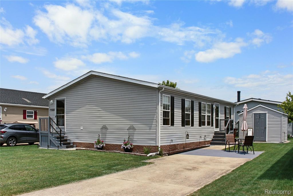 13482 Pear Street, Ash township