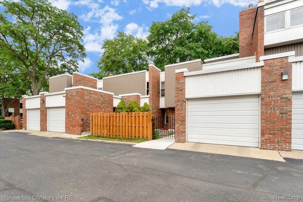 2063 Hyde Park, Detroit city