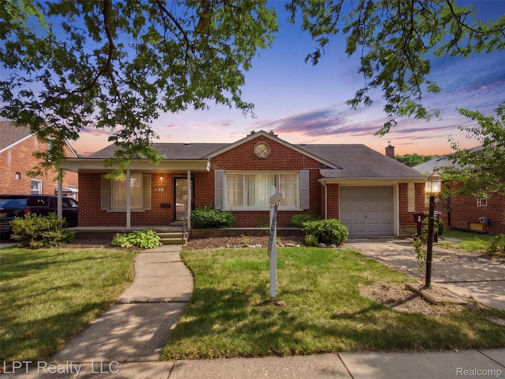 8134 Sunburst, Center Line city