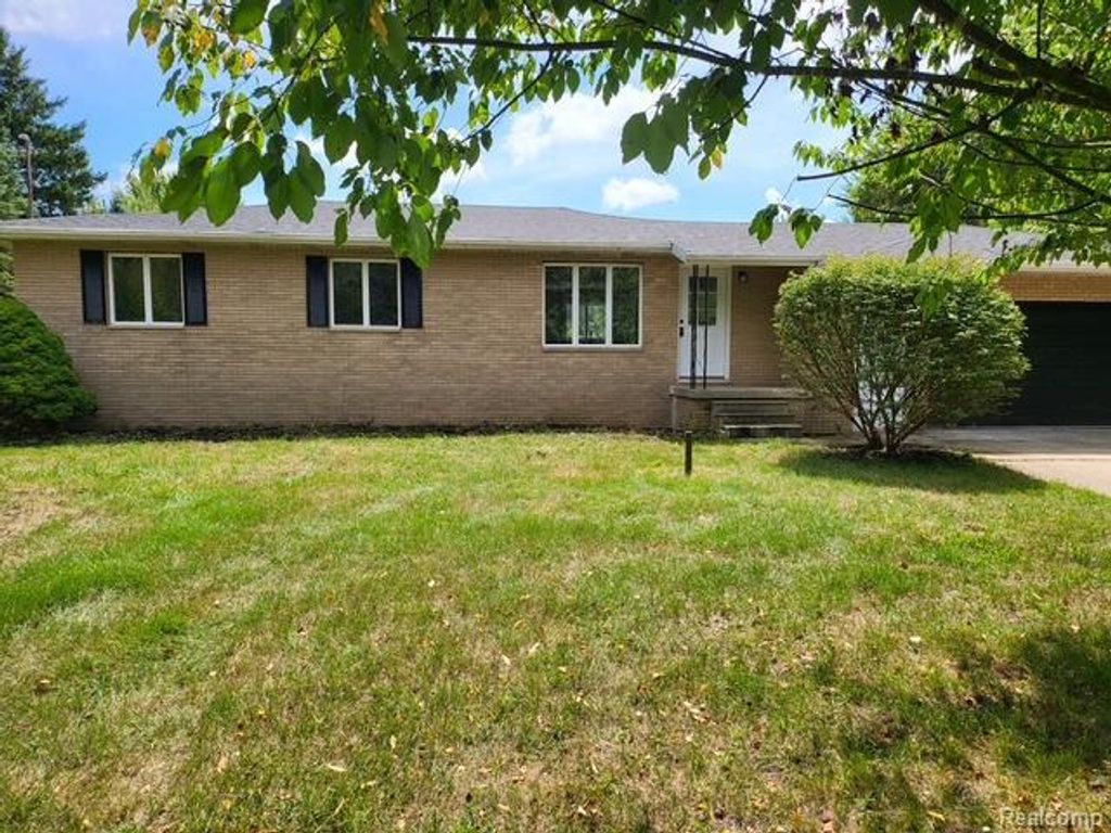 10089 Coldwater Road, Flushing charter township