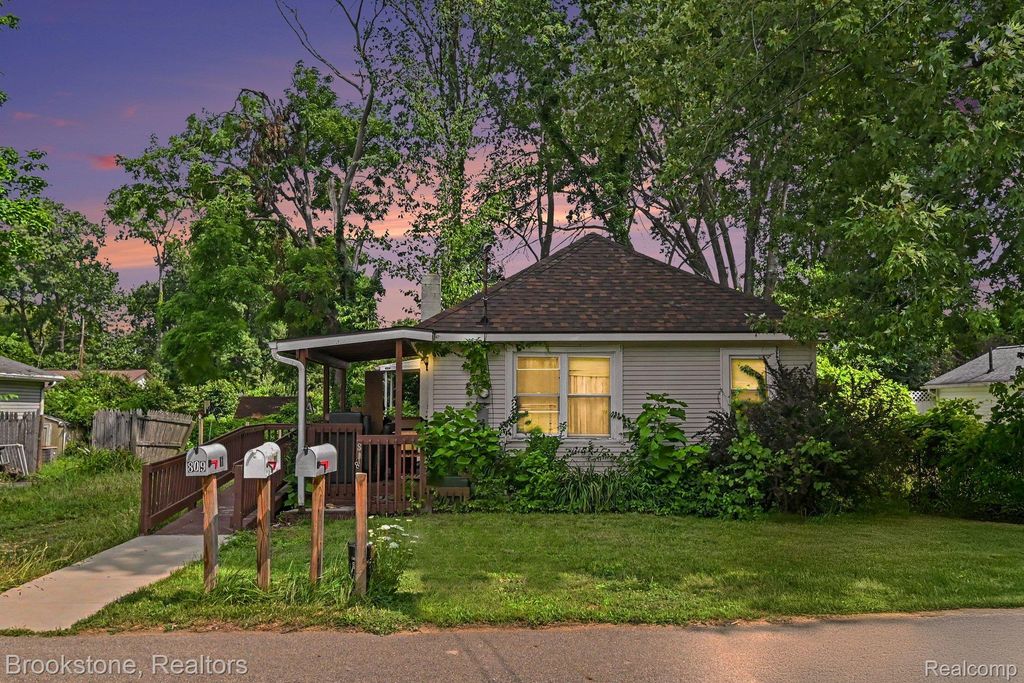 808 Emmett Avenue, Summit township