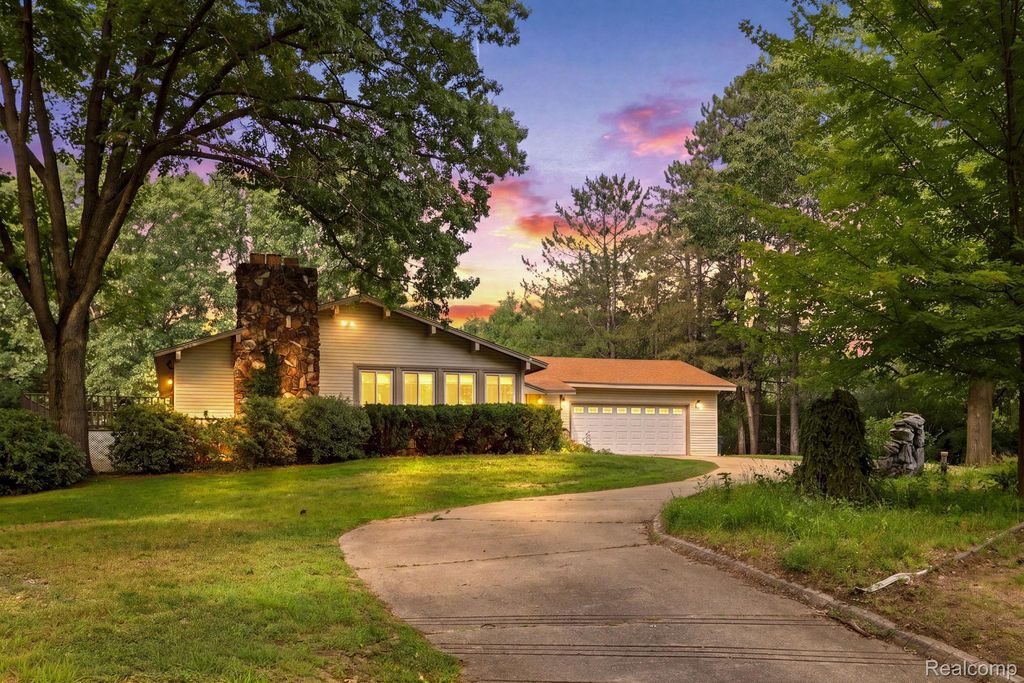 1215 Oakwood Road, Ortonville
