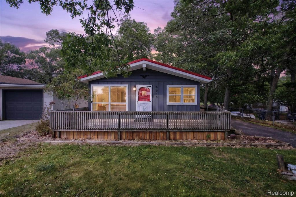 9016 Point Charities Avenue, Caseville township