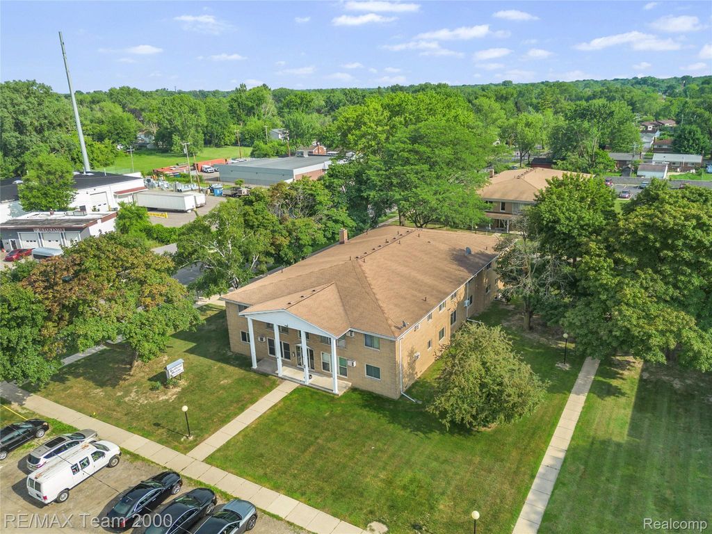 26305 W 7 Mile Road 101, Redford