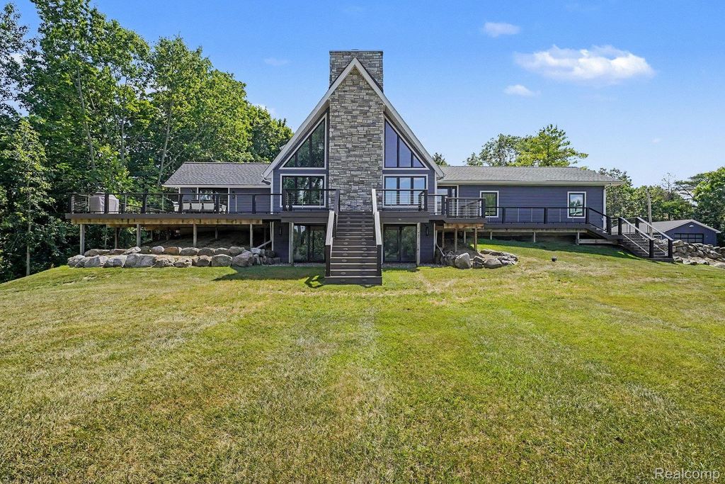 3900 Waterland Drive, Hadley township