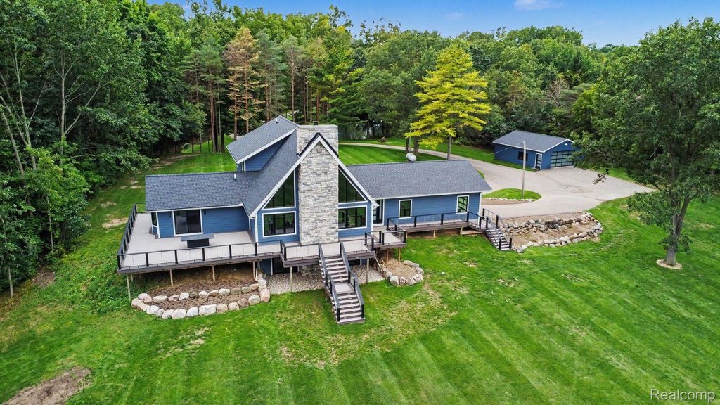 3900 Waterland Drive N, Hadley township