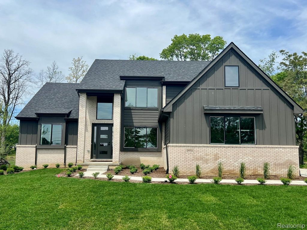 2934 W Walton Boulevard, Waterford charter township
