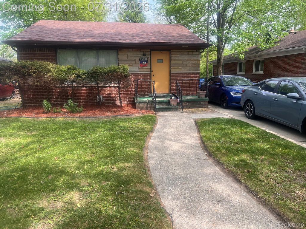 22040 Cloverlawn Street, Oak Park city
