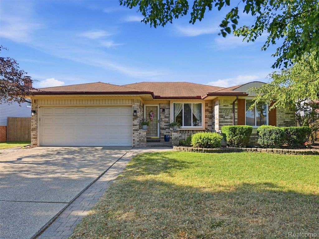 12982 Canterbury Drive, Sterling Heights city