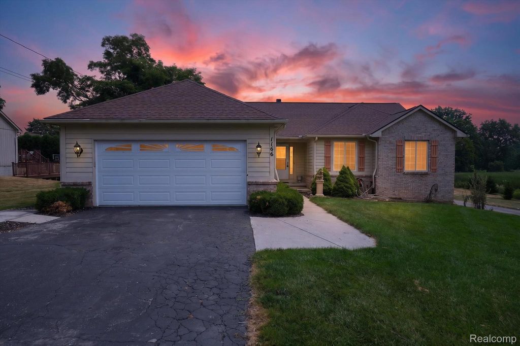 1166 N Bridge Street, Linden city