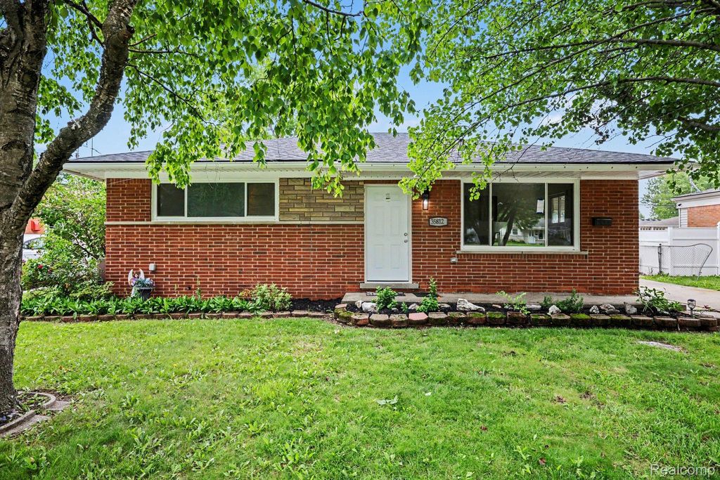 35812 Little Mack Avenue, Clinton charter township