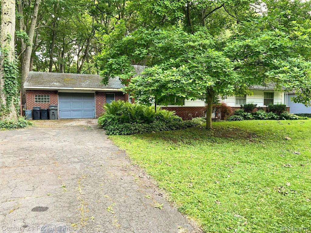 21900 Ulrich Street, Clinton charter township