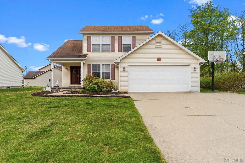 1265 Theresa Drive, Fenton charter township