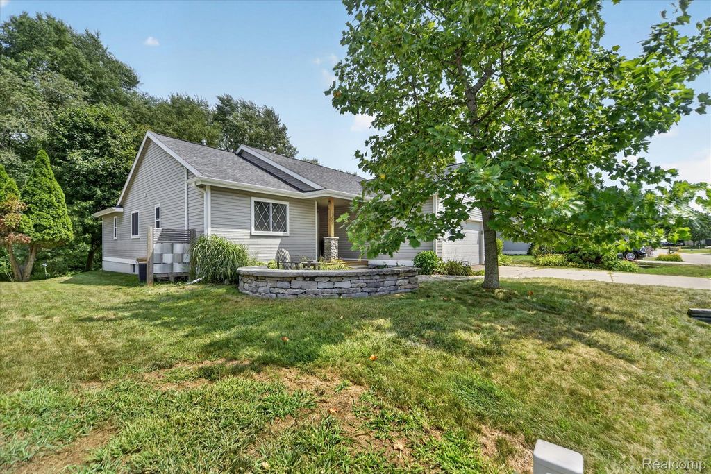 360 Winding River Drive, Williamston city