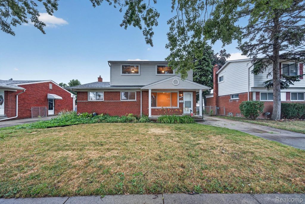 8415 Christine Street, Warren city