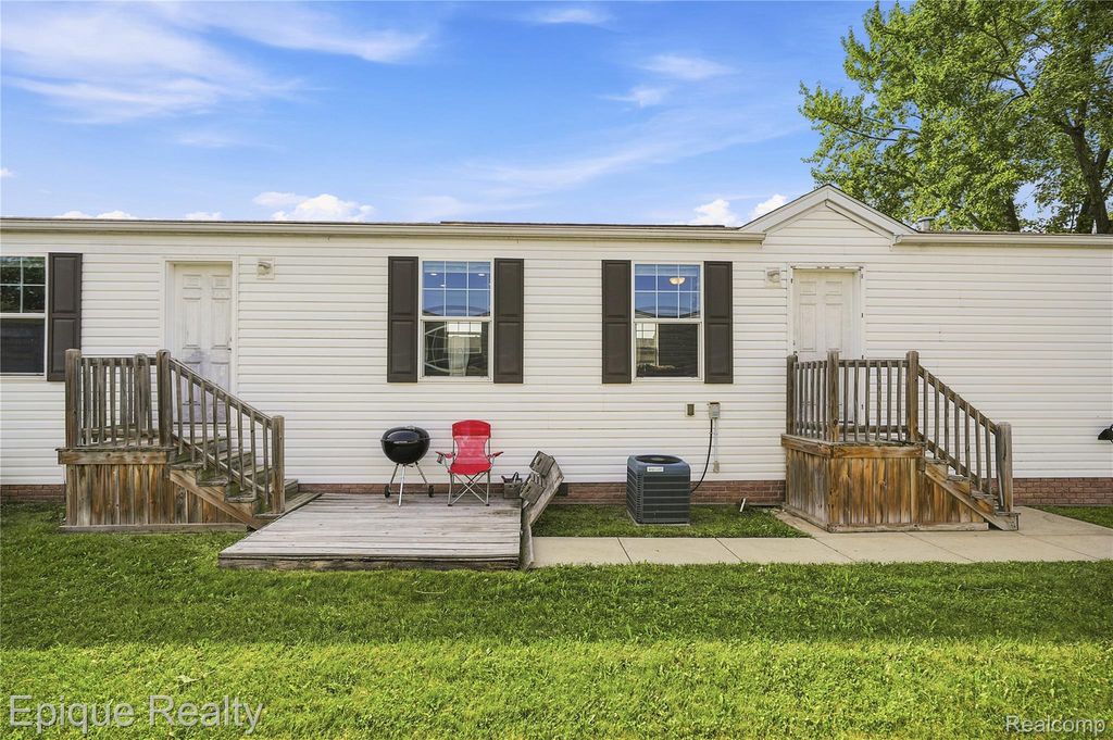 15346 Enchante, Clinton charter township