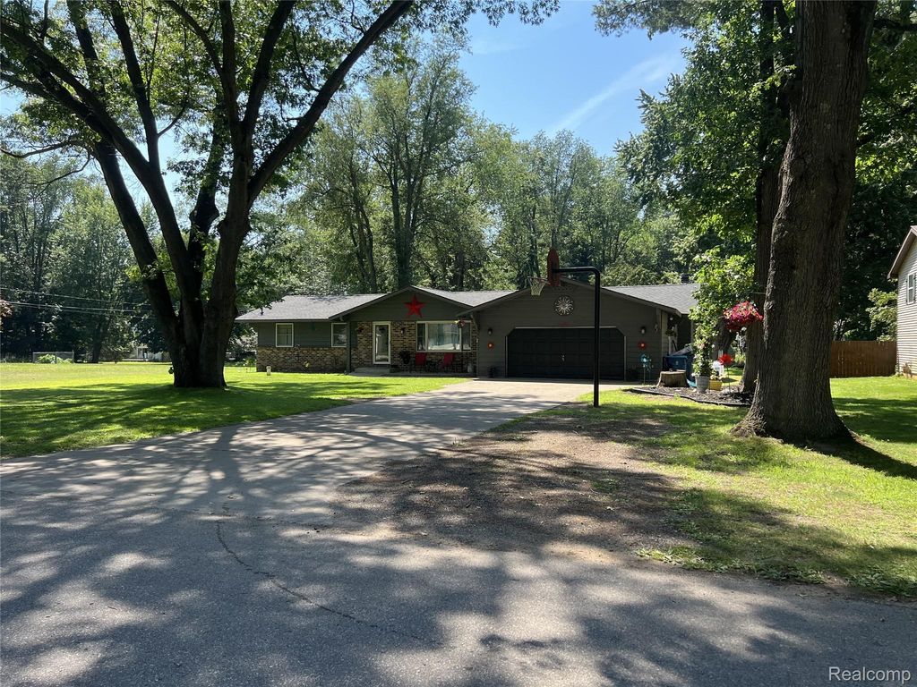 1439 Ivanhoe Road, Pere Marquette charter township