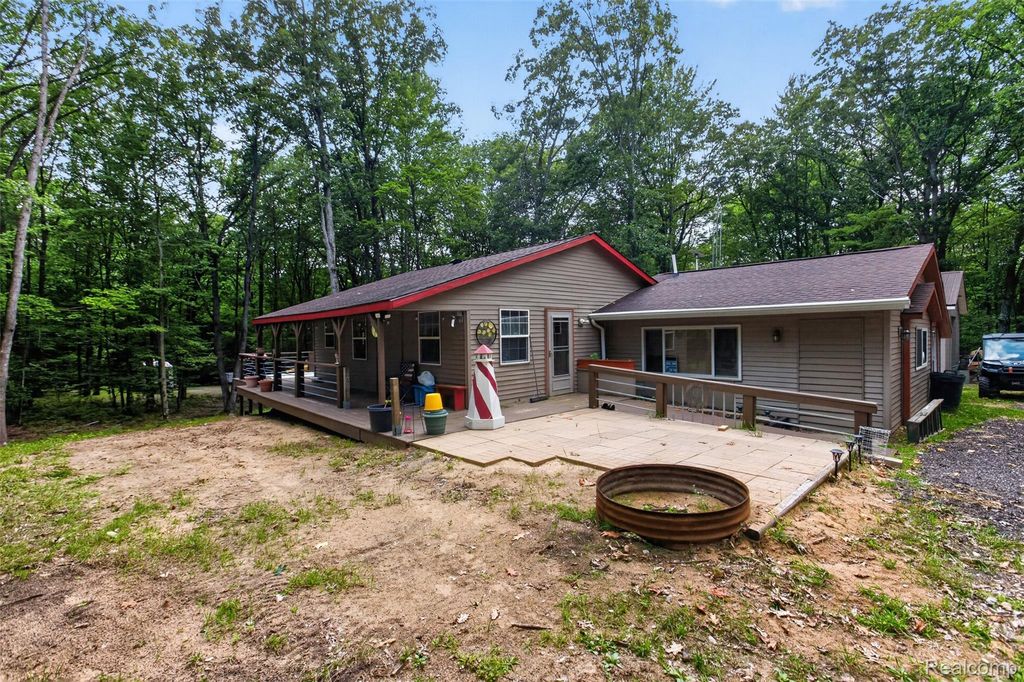 4522 Red Fox Run, Lincoln township
