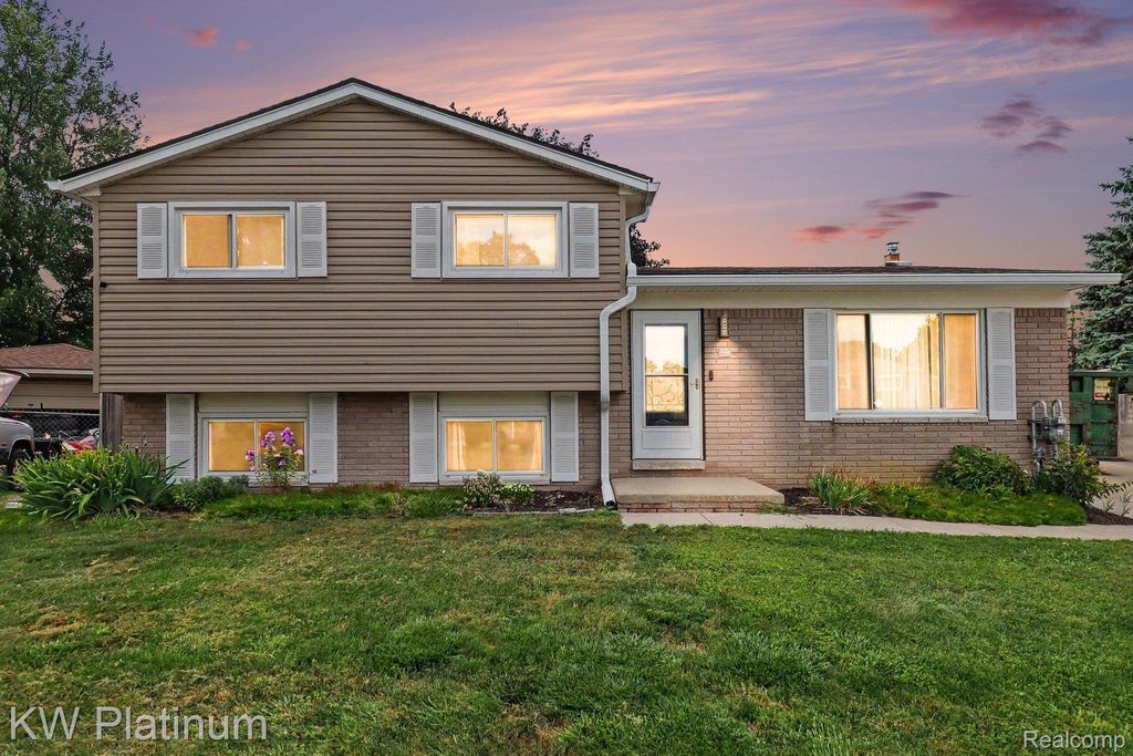 32369 Norwich Court, Fraser city