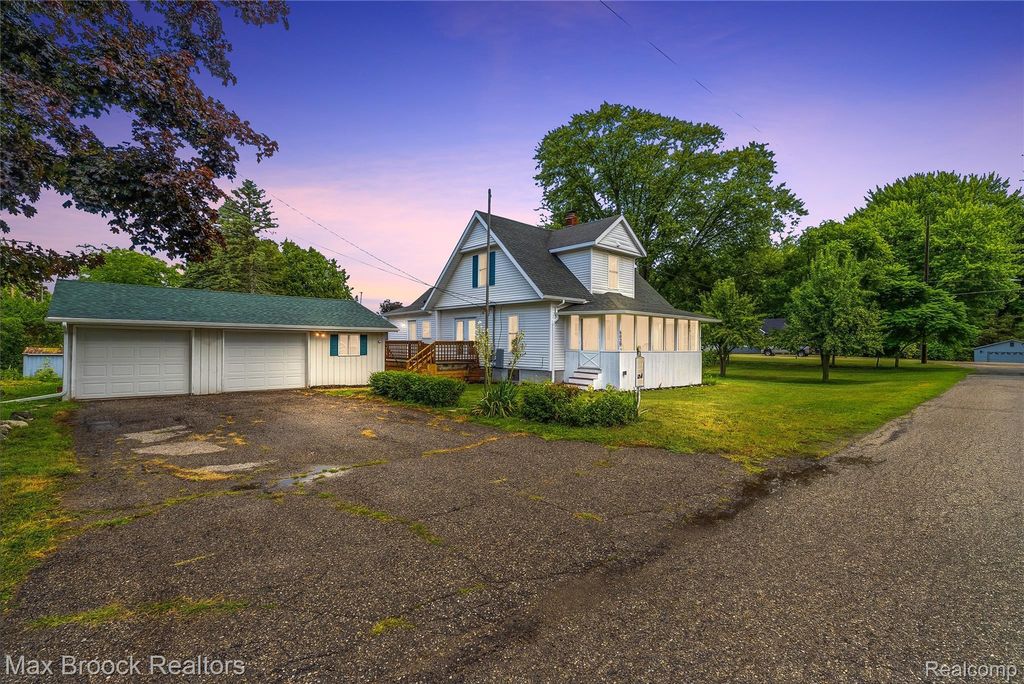 6029 Walnut Street, Kingston village