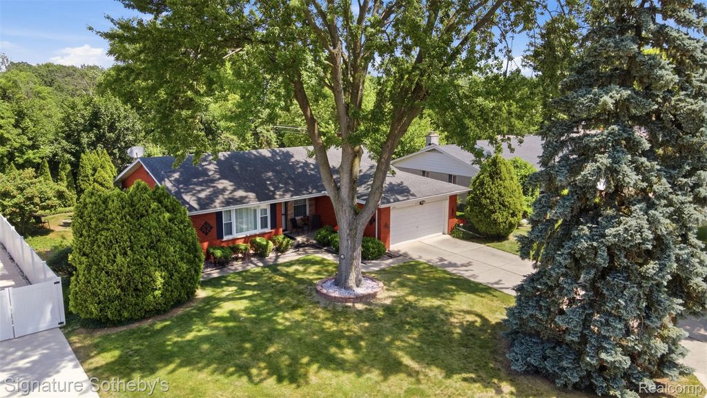 6344 Campus Drive, Dearborn Heights city