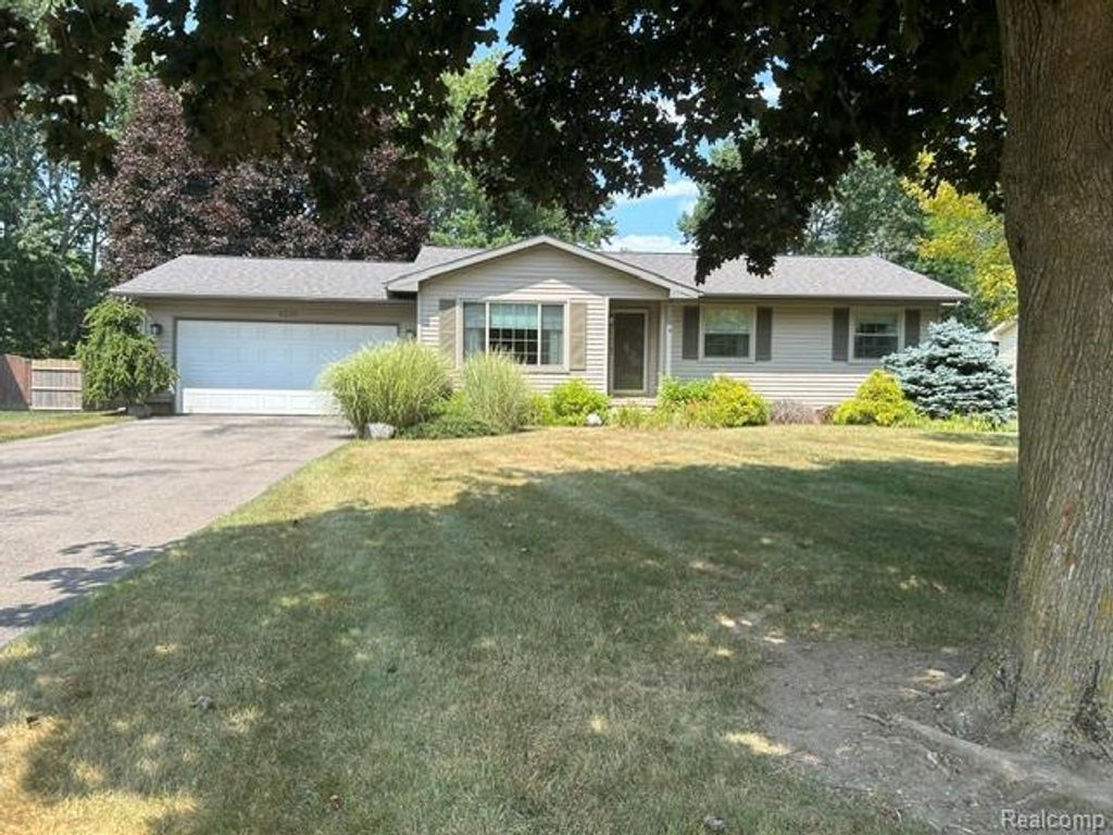6220 Thorncliff Drive, Mundy township