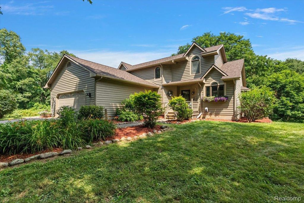 1650 Cobblestone Lane, Oxford charter township