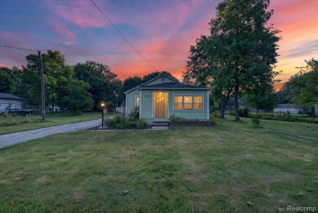 915 Olive Street, Oxford charter township