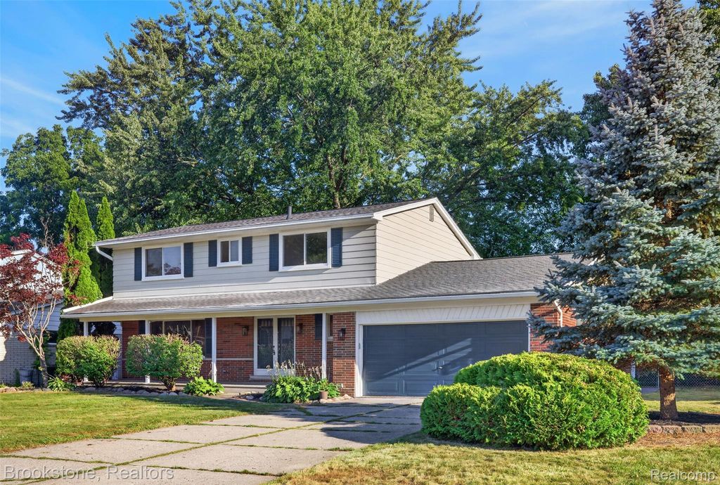 16072 Wrotham Court, Clinton charter township