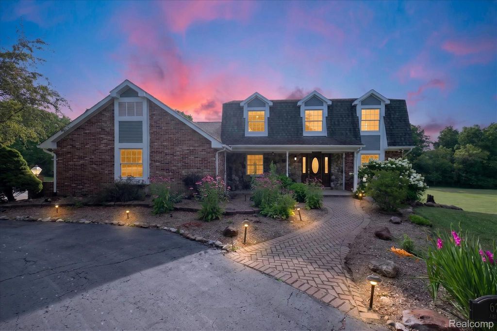 6756 Abi Lane, Salem township